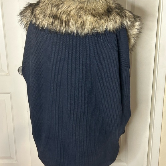 Michael Michael Kors knit sweater vest. Detachable fur collar. Size medium EUC - Picture 11 of 16